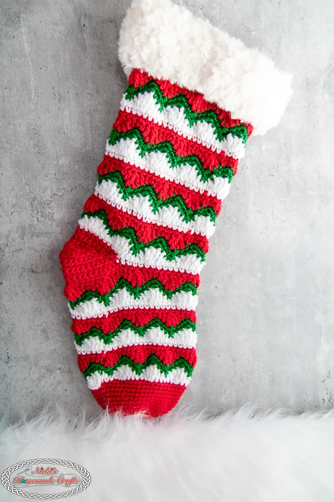 free-chevron-crochet-christmas-stocking